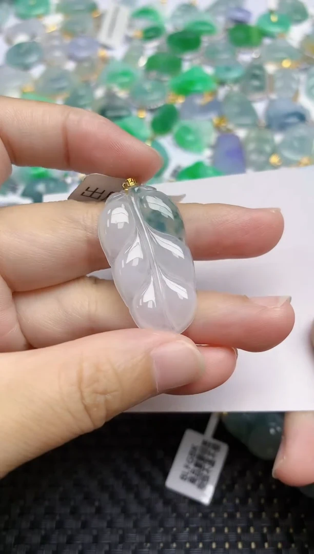 翡翠18K金镶嵌颈饰天然翡翠A货