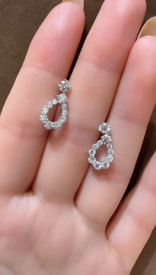 18K金镶嵌实验室培育钻石耳饰@@耳钉白圆形镂空水滴+