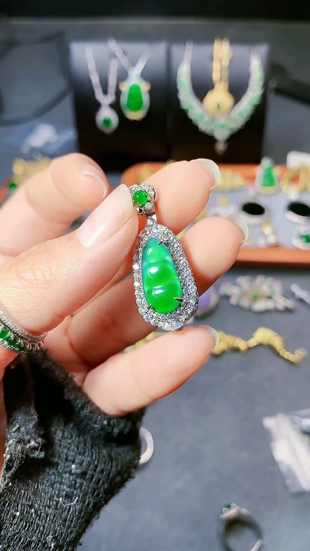 【闪购商品】翡翠毛衣链银S925镶嵌吊坠