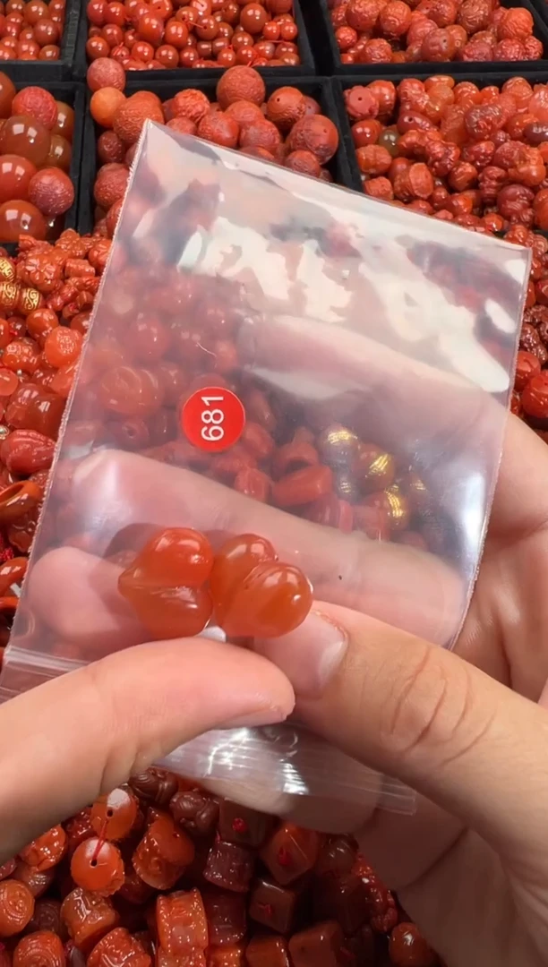 南红玛瑙未镶嵌颈饰1