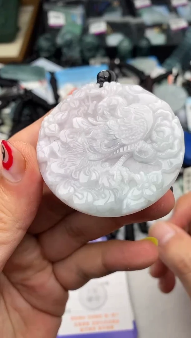 翡翠未镶嵌颈饰 多样性发其一