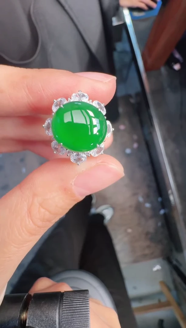 未镶嵌定制翡翠A货有轻微色差属于正常现象，戒指1