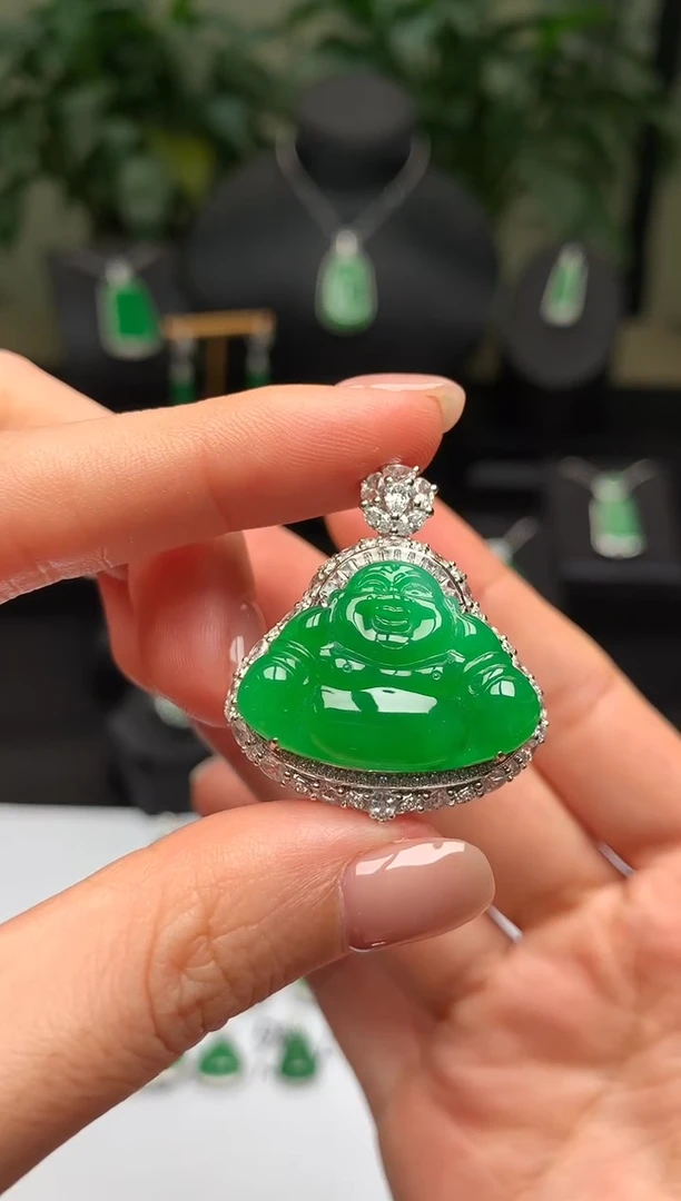 颈饰18K金镶嵌翡翠佛公