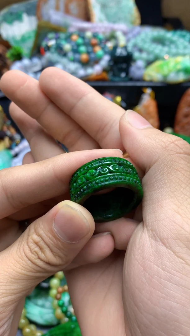 颈饰未镶嵌翡翠无**爱天然缅甸翡翠A货