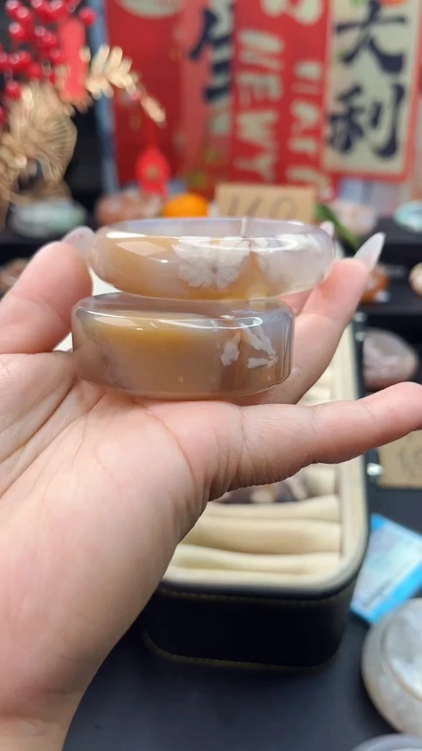 【闪购商品】石英质玉手镯未镶嵌赠送镯心（圈口）57