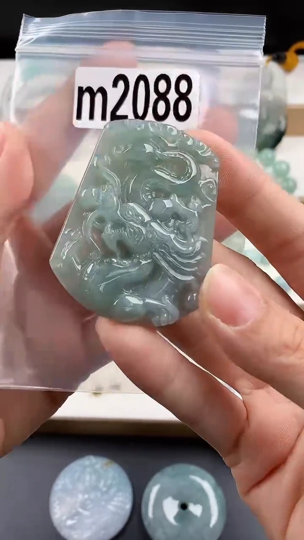 颈饰未镶嵌翡翠天然翡翠吊坠挂件