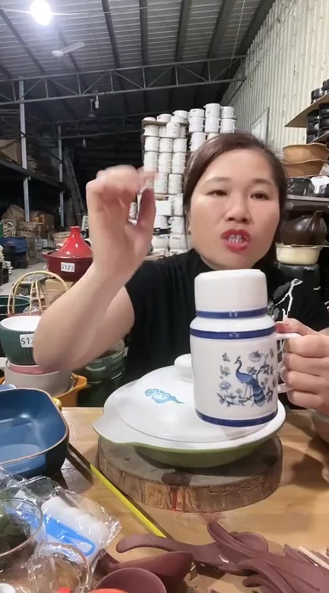 瑕疵孔雀陶瓷杯一个