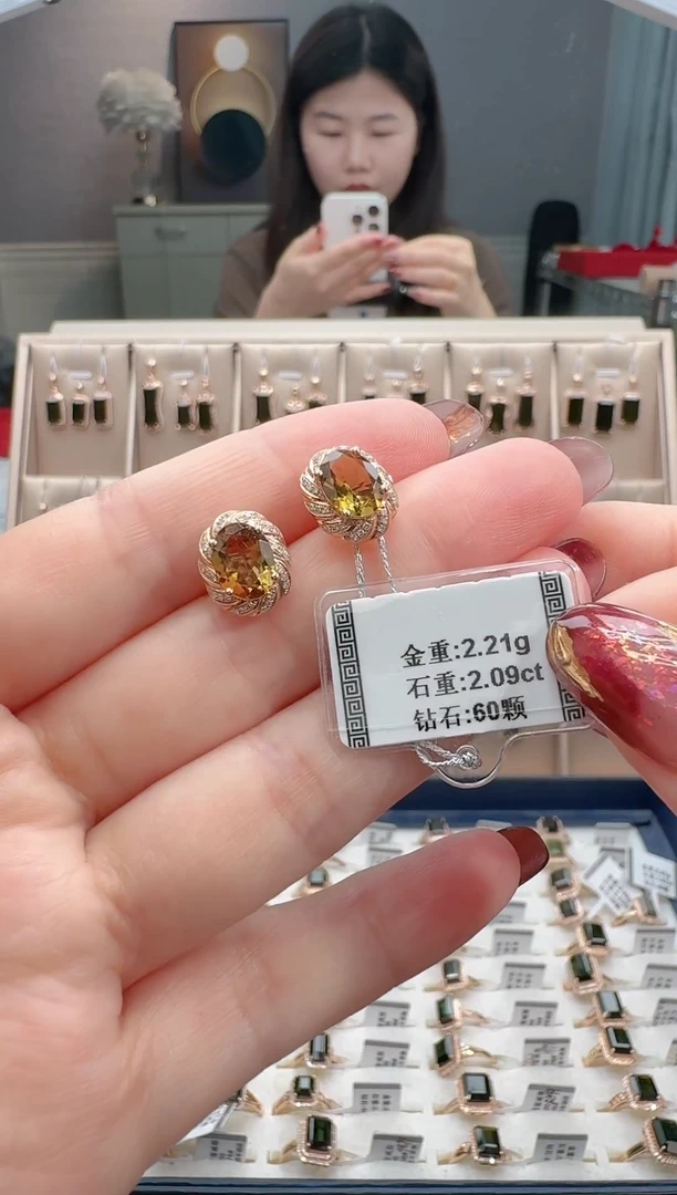 18K金镶嵌耳饰碧玺2.09配钻