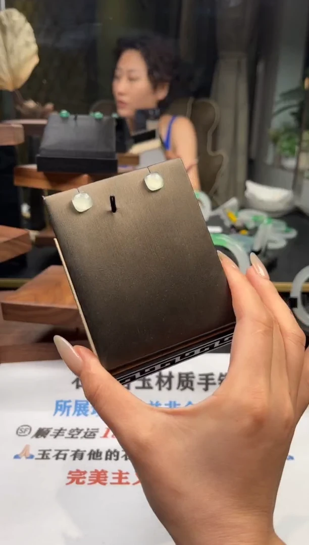 ?***酱石英岩玉耳钉链接四叶草