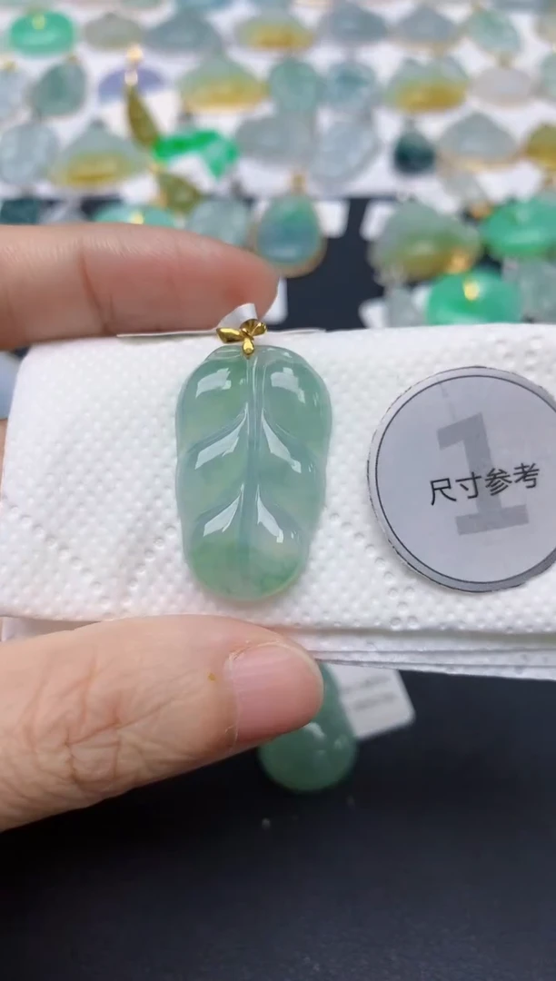 翡翠18K金镶嵌颈饰天然缅甸A货翡翠