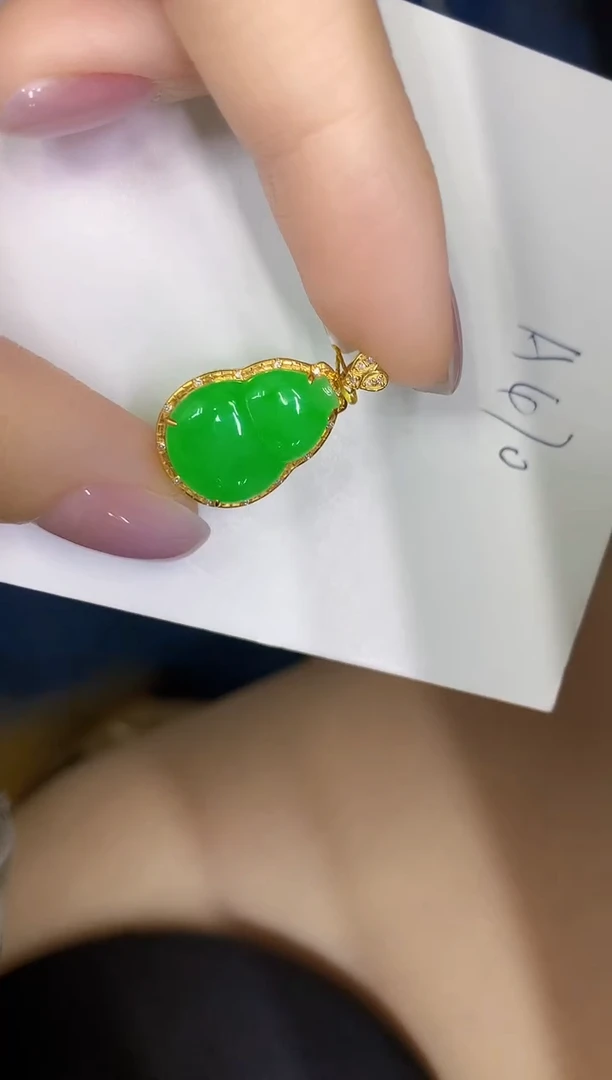 颈饰18K金镶嵌翡翠缅甸天然翡翠A货