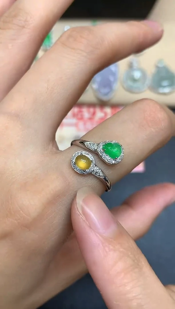 18K金镶嵌戒指翡翠葫芦【无服务费