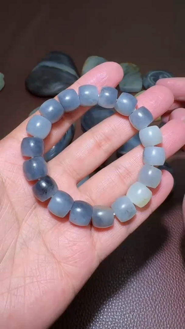 未镶嵌和田玉挂件朱****进和田玉