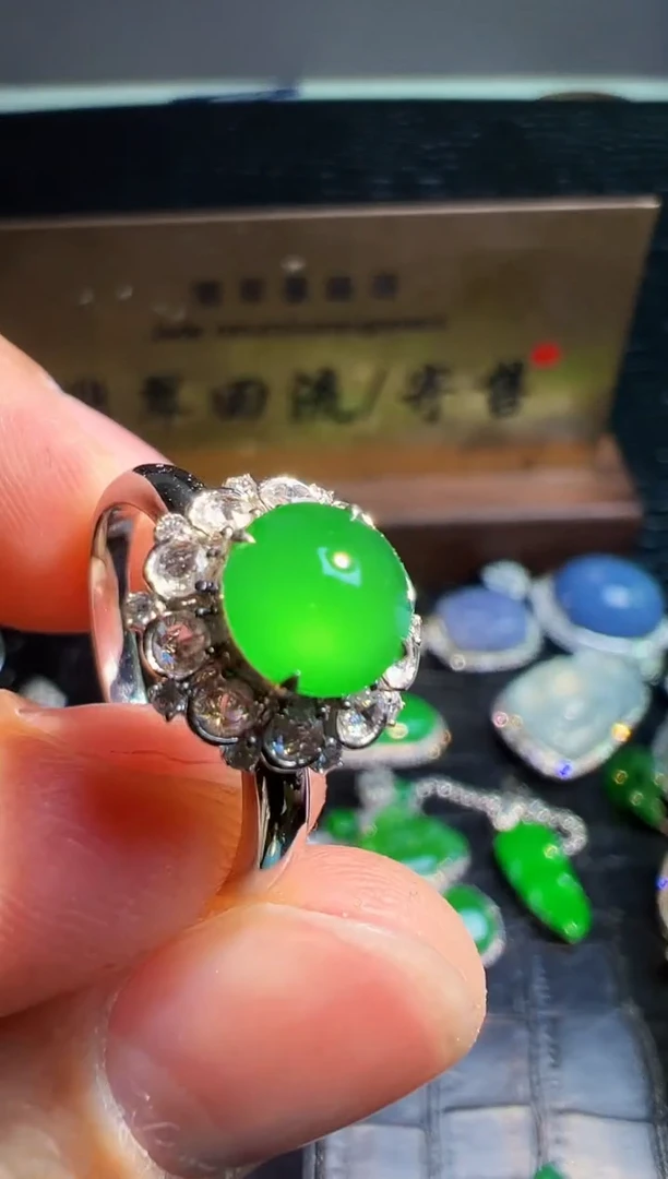 【闪购商品】翡翠戒指18K金镶嵌翡翠回流
