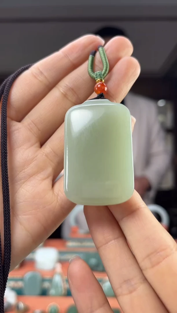 颈饰未镶嵌和田玉佩佩