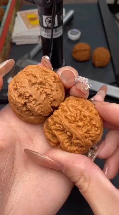 【闪购商品】文玩核桃把件粗筋40全品