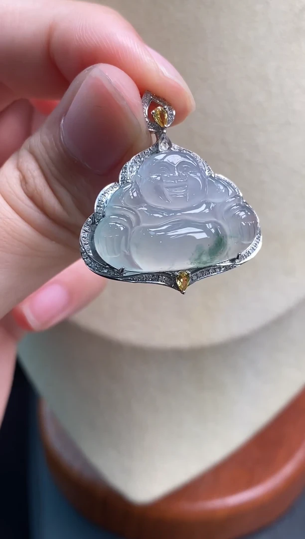 翡翠18K金镶嵌颈饰吊坠