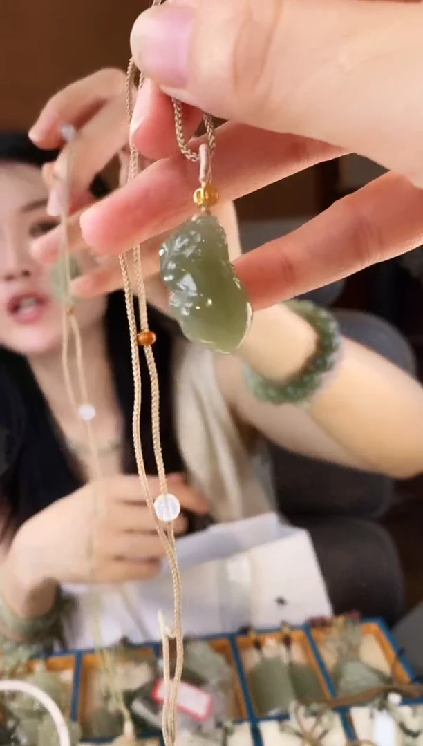 和田玉未镶嵌颈饰貔貅