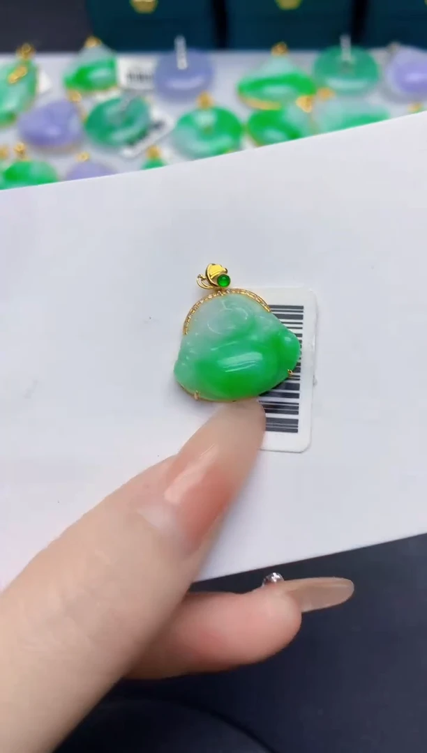 颈饰18K金镶嵌翡翠缅甸天然翡翠A货