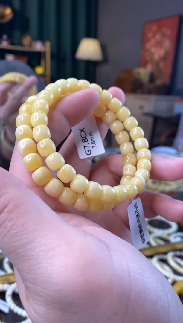 【闪购商品】蜜蜡手串未镶嵌7.8MM老型微瑕多样性发其一