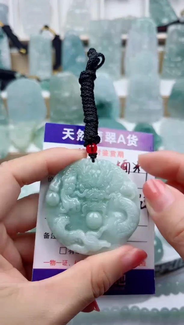 颈饰未镶嵌翡翠