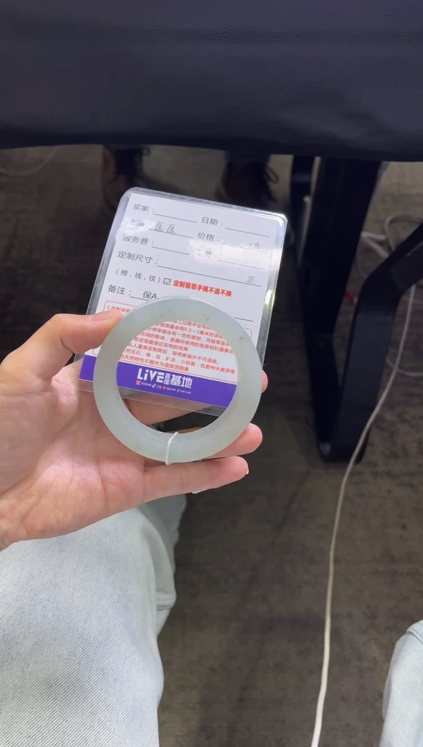 未镶嵌手镯定制翡翠大***嫂定制手镯不退不换