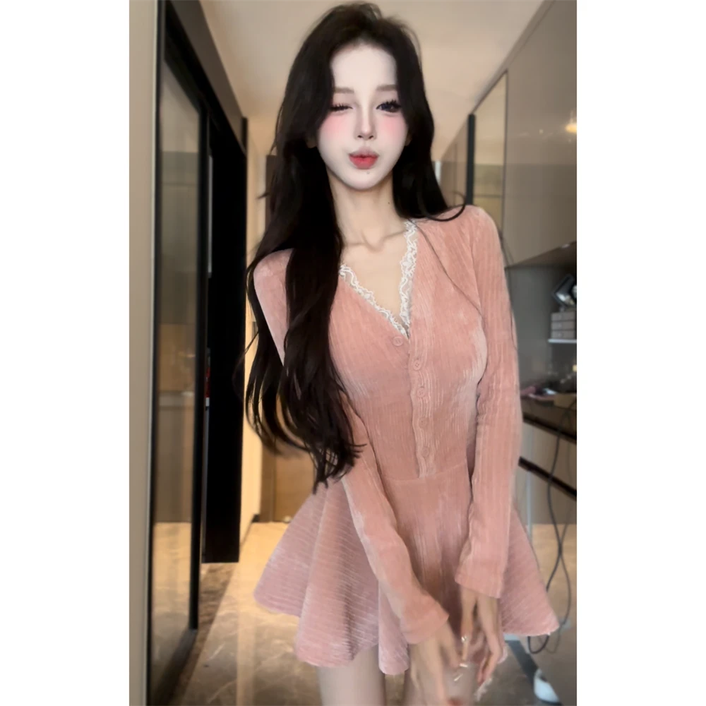 【彤彤推荐】假两件拼接蕾丝花边V领纽扣长袖收腰小众短裙68588