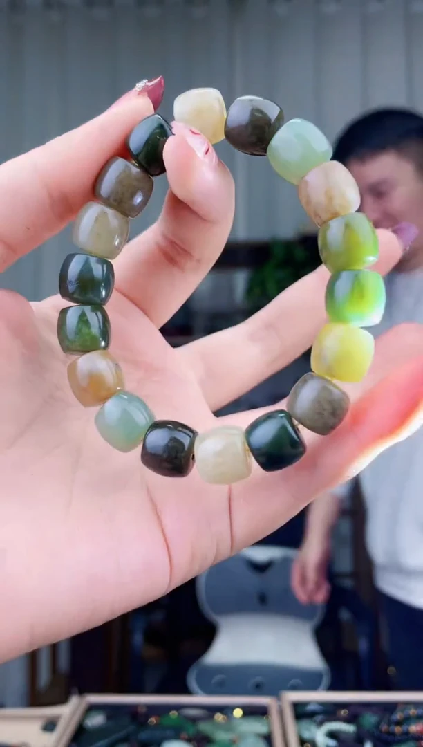 【闪购商品】和田玉挂件未镶嵌拍一发一，多样性发货！