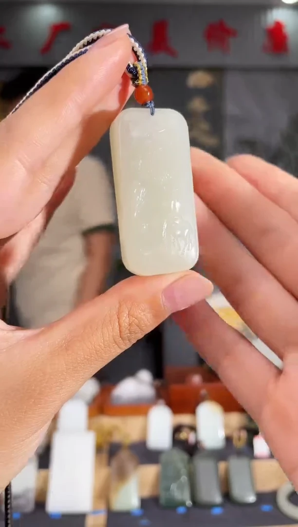 和田玉未镶嵌颈饰1