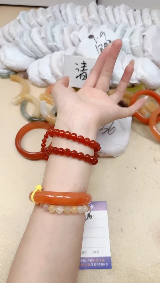 未镶嵌手镯石英质玉/红玛瑙手串