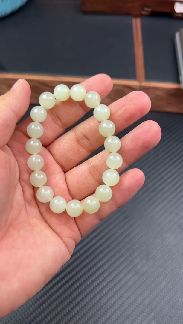 【闪购商品】和田玉手串未镶嵌且末金山微色差卡10