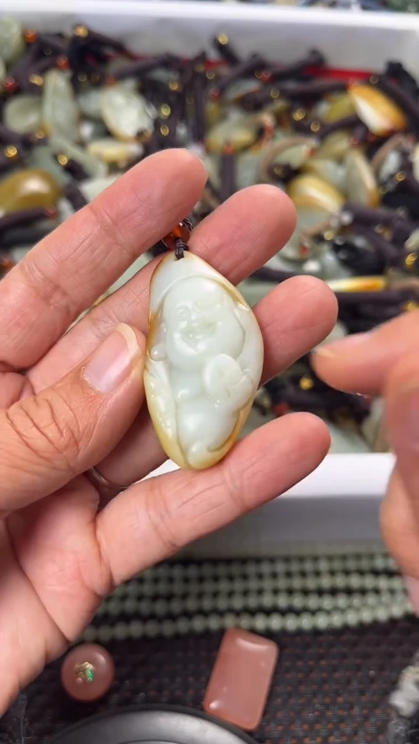 【闪购商品】和田玉颈饰未镶嵌多样性发货没有证书拍一发一有瑕