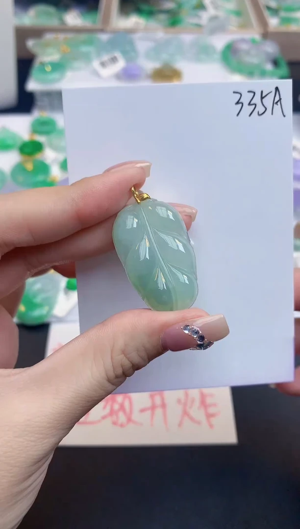 颈饰18K金镶嵌翡翠天然缅甸a货翡翠