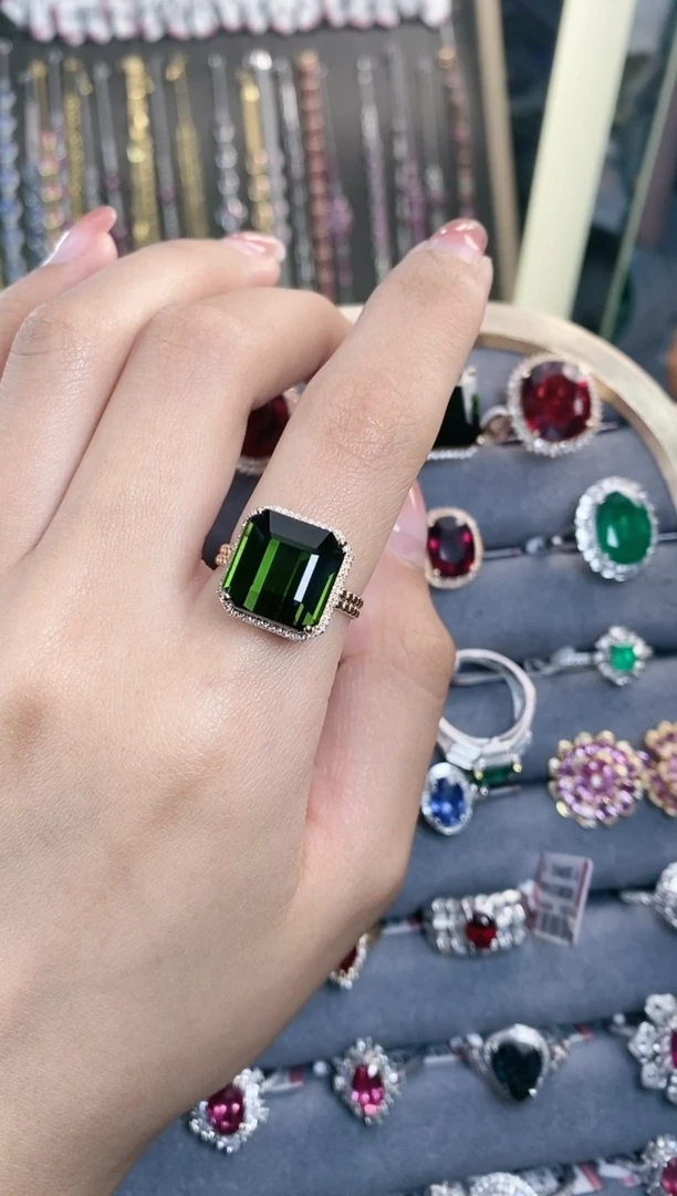 戒指18K金镶嵌碧玺·