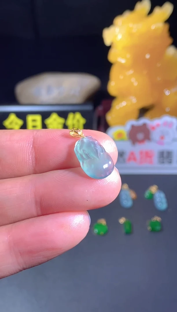 翡翠18K金镶嵌颈饰