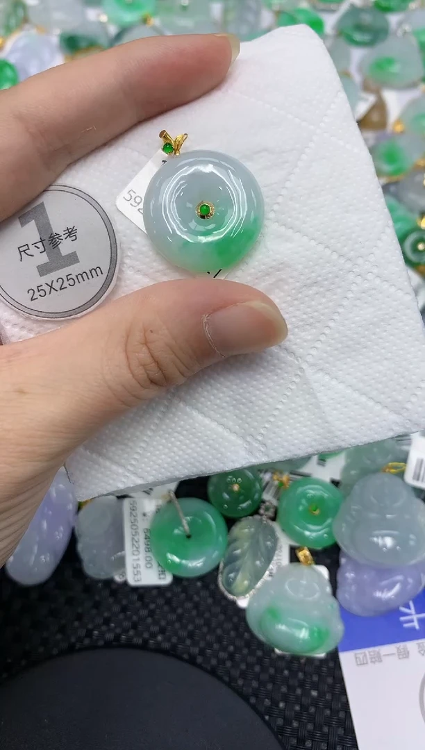 翡翠18K金镶嵌颈饰1111111
