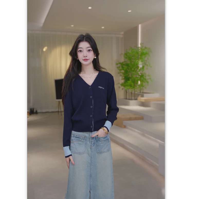 Basic House/百家好新款时尚百搭减龄长袖针织衫 B1324B50792