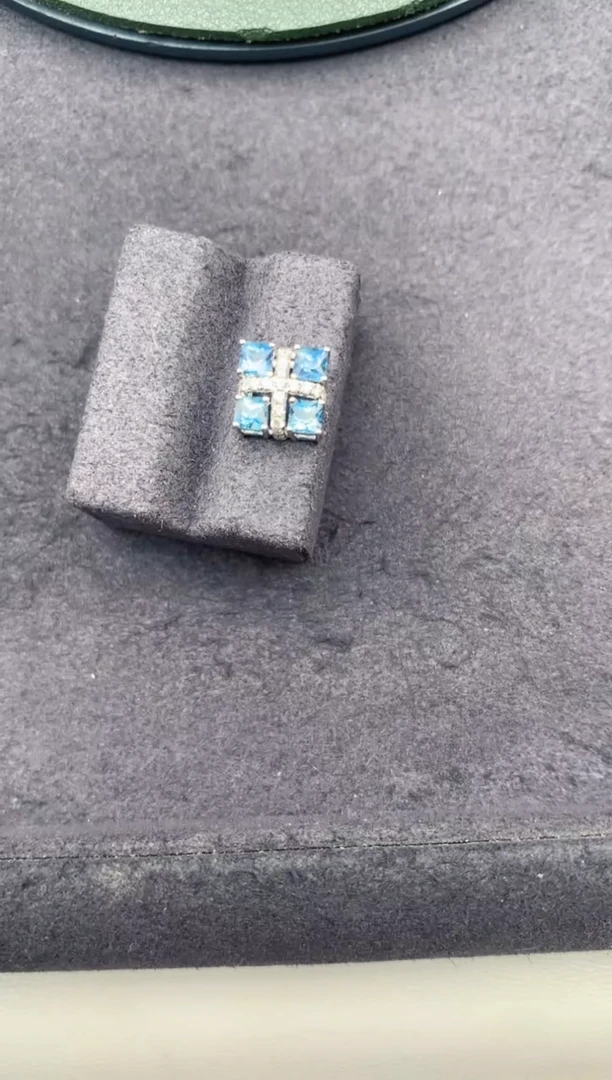 18K金镶嵌吊坠(不含链)海蓝宝石59分海蓝宝  BE