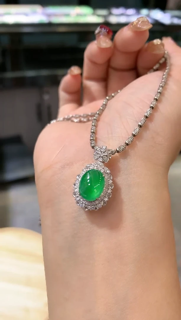 【闪购商品】翡翠吊坠(不含链)18K金镶嵌蛋面