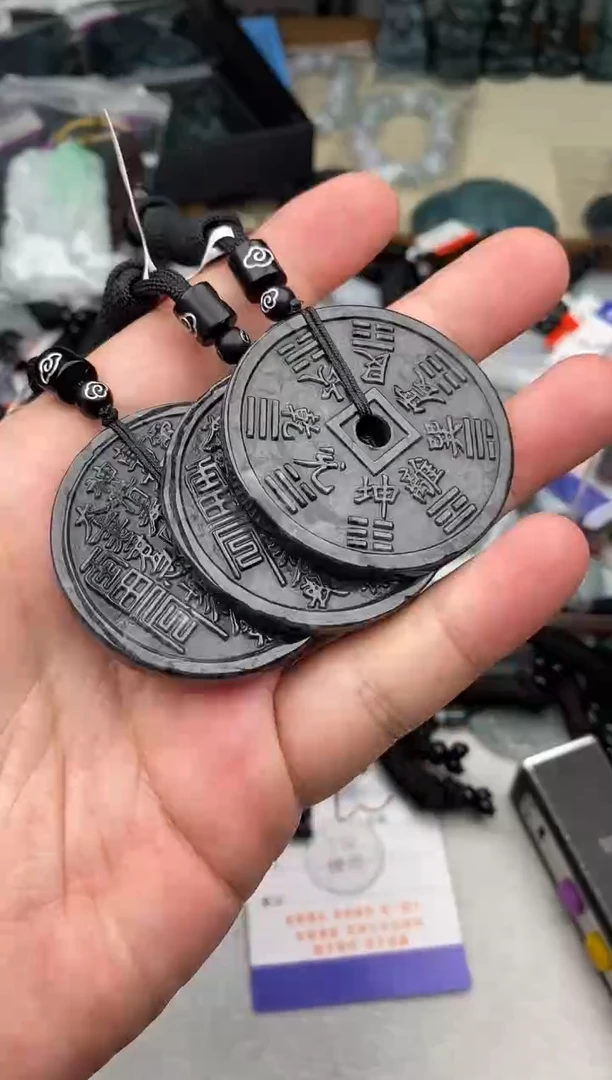 翡翠未镶嵌颈饰多样性发其一