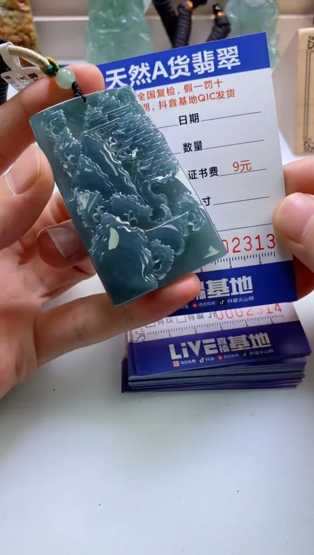 翡翠未镶嵌颈饰