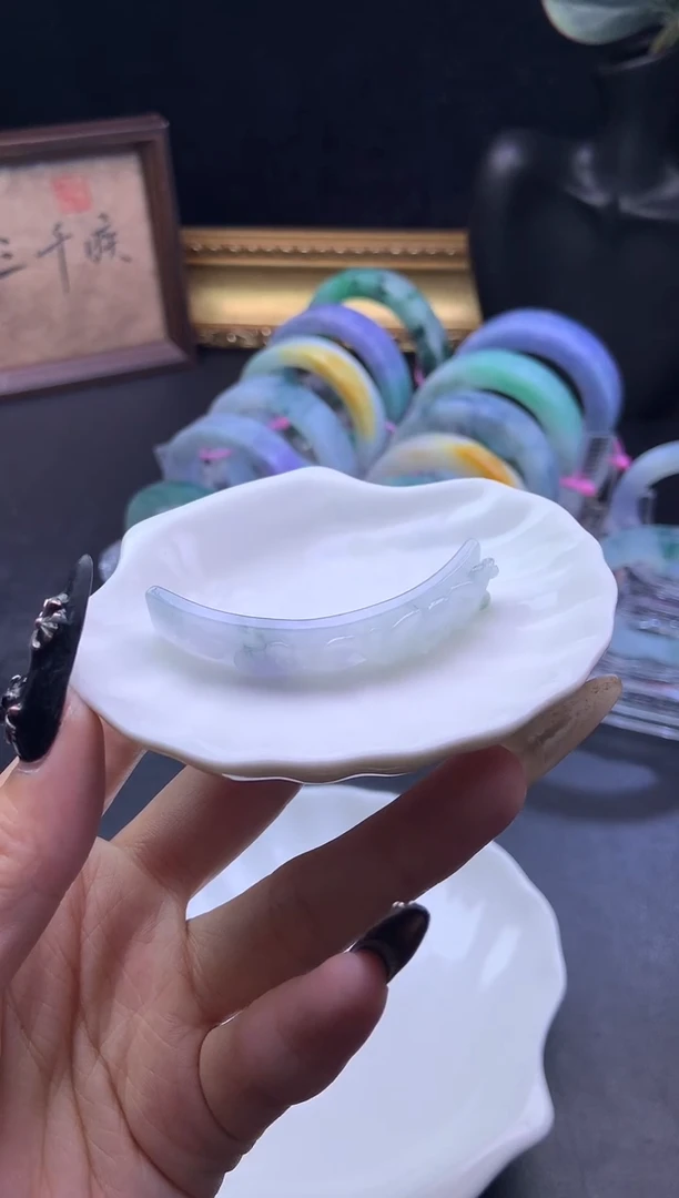 未镶嵌定制翡翠半镯