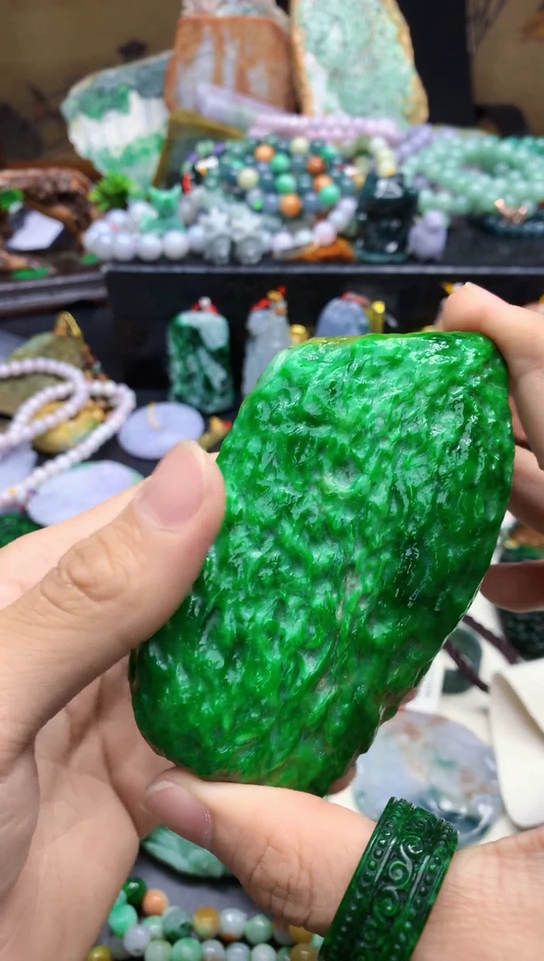 颈饰未镶嵌翡翠次****9天然缅甸翡翠A货
