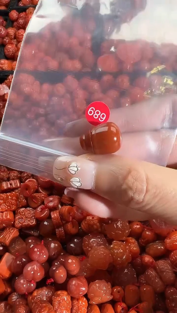 颈饰未镶嵌南红玛瑙1
