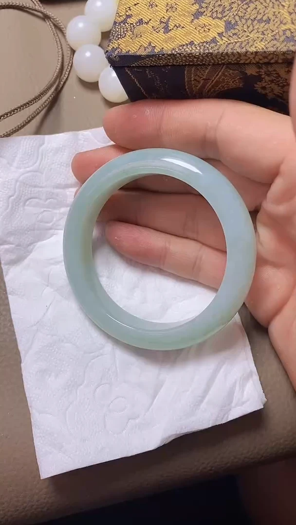 翡翠手镯未镶嵌手镯