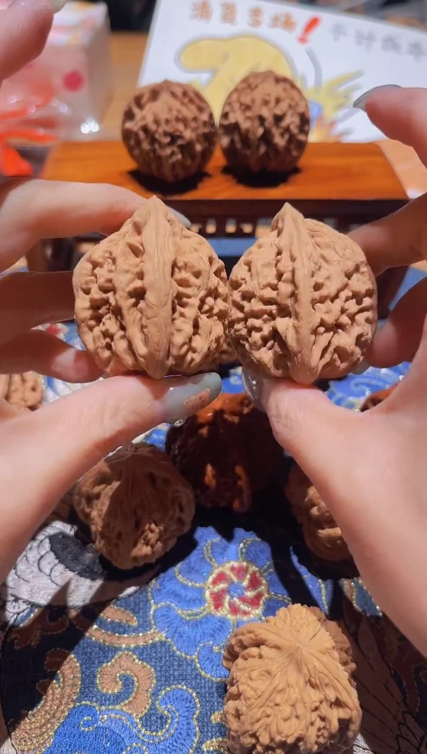 把件文玩核桃085红锦鲤肚39