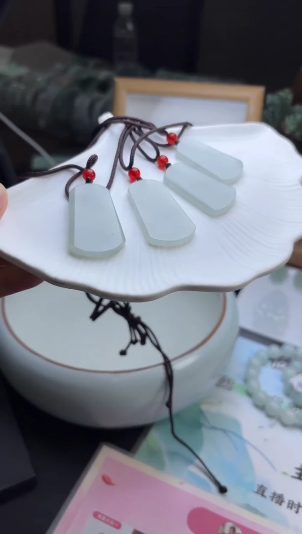 未镶嵌挂件翡翠多样性发一件R703122