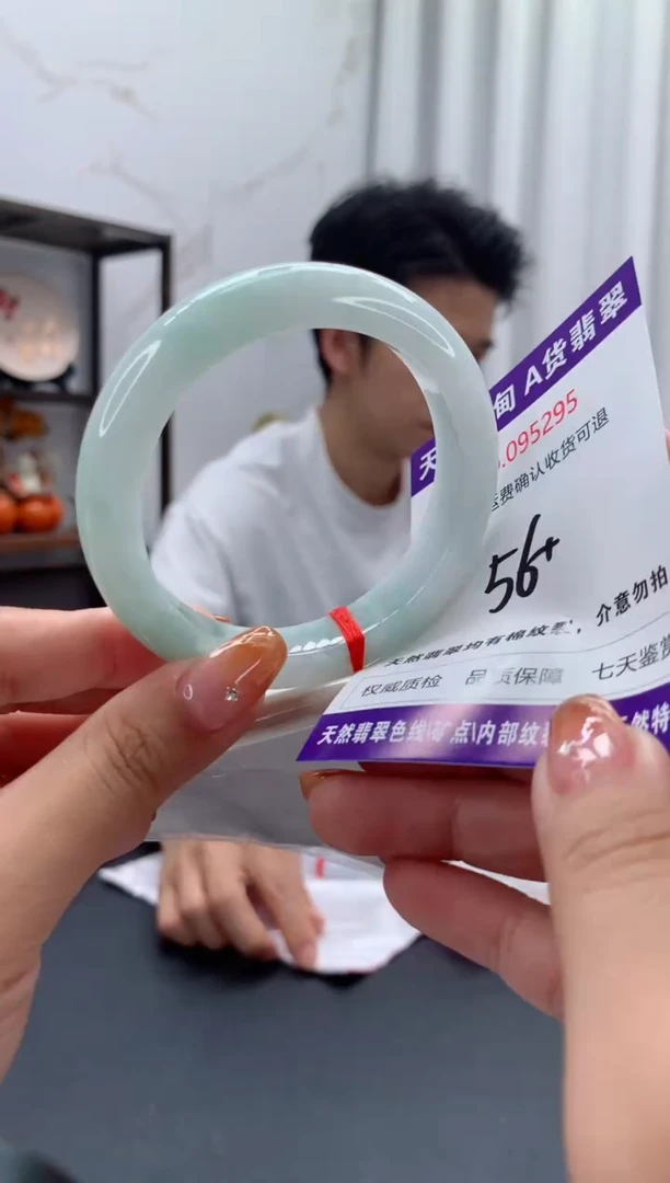 未镶嵌手镯翡翠有纹，完美者勿拍