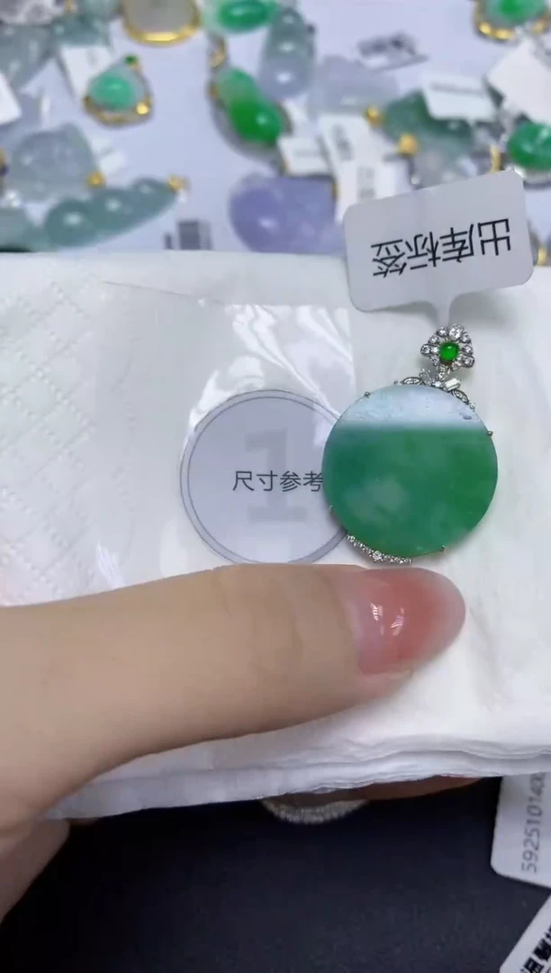 颈饰18K金镶嵌翡翠天然缅甸翡翠A货百元以上9元证书费自理