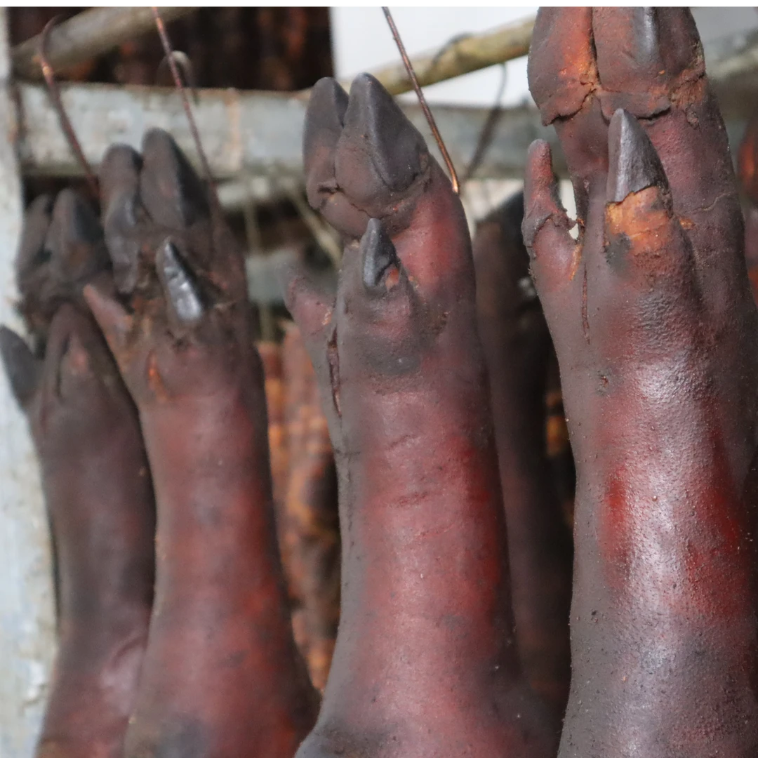 布依族工艺烟熏腊猪手贵州黔西南特产整根发货现称现卖